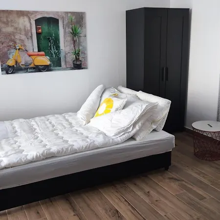 Melrose Apartment