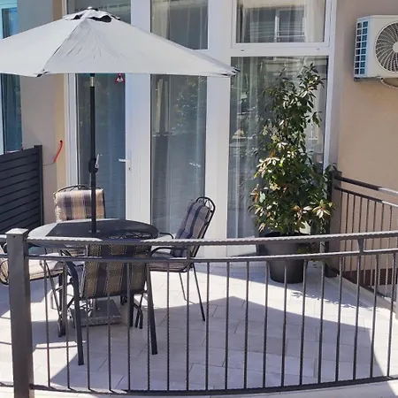 Melrose Apartment